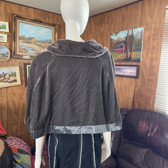 Velvet Style Shrug/Cape - Picture 3 of 6